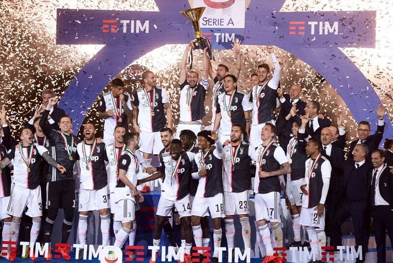 Juventus là đội bóng vô địch nhiều nhất trong lịch sử Serie A với 36 lần nâng cup.