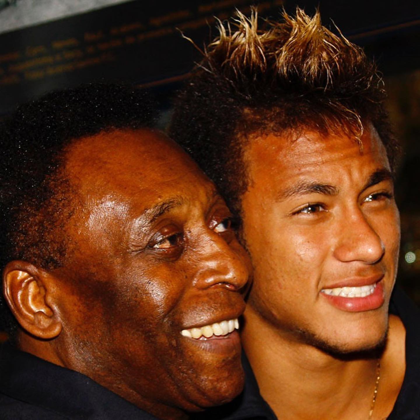 Neymar đăng hình tưởng nhớ sau khi Pelé qua đời.