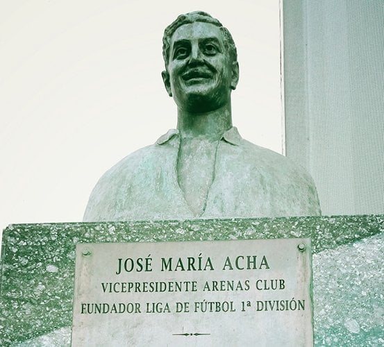 Tượng đài Jose Maria Acha, ông là cha đẻ của giải đấu La Liga
