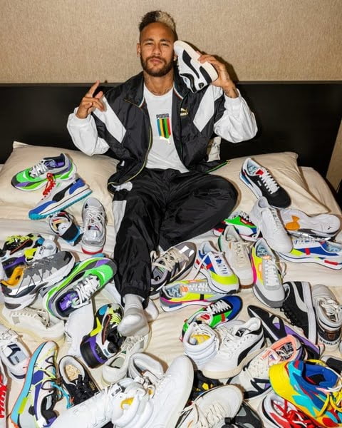 Cầu thủ Neymar có đam mê lớn với giày hiệu.