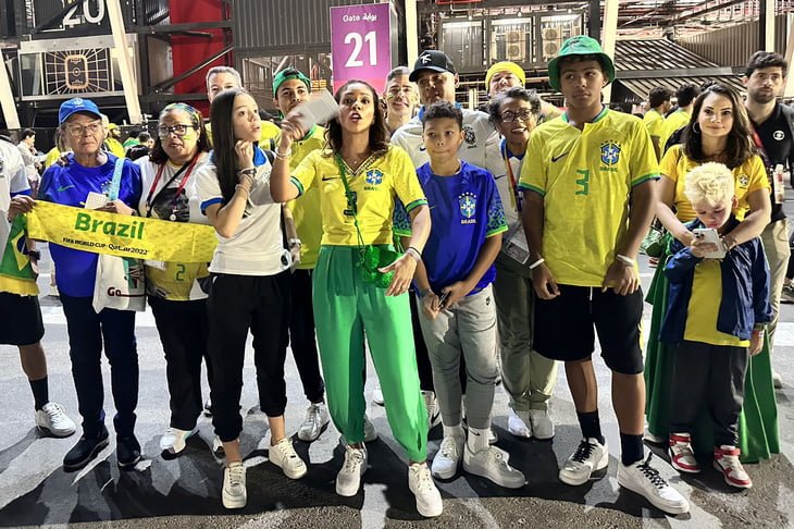 Đại gia đình Thiago Silva đi cổ vũ cho đội tuyển Brazil.
