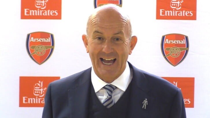 Huấn luyện viên Tony Pulis tham gia cuộc họp báo Arsenal